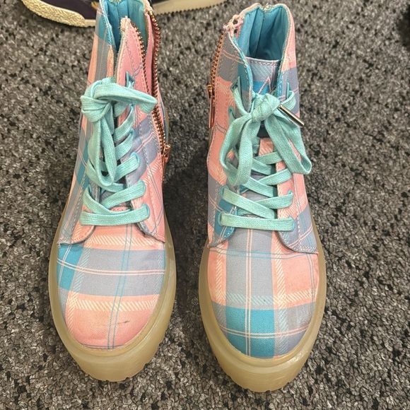 YRU Pink and blue boots - Picture 4 of 5